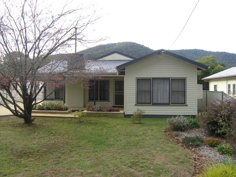 53 Delany Avenue, Bright VIC 3741