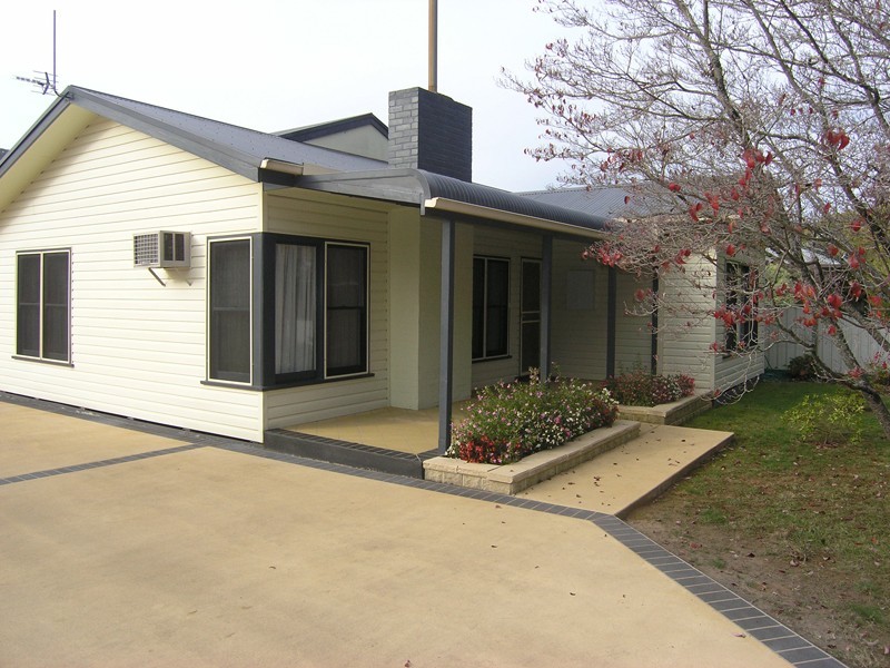 53 Delany Avenue, Bright VIC 3741