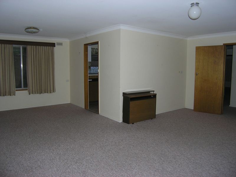 40 Mountbatten Ave, Bright VIC 3741
