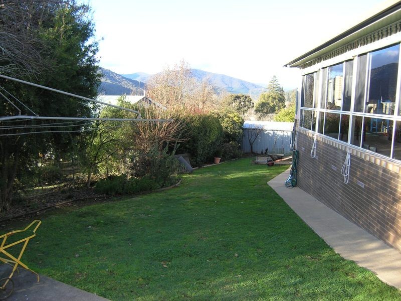 10 Dallas Court, Bright VIC 3741