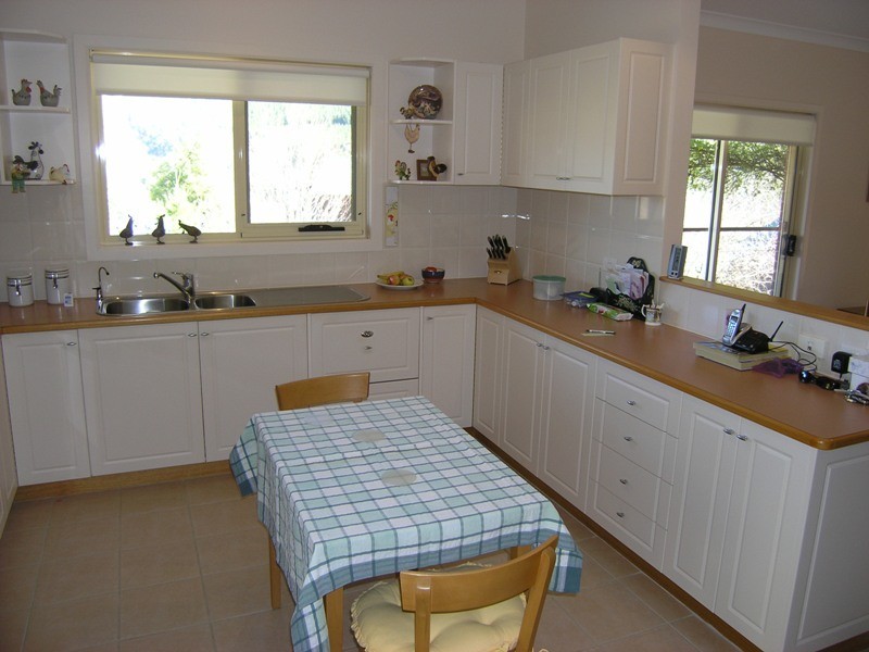 6 Clarkes Road, Wandiligong VIC 3744