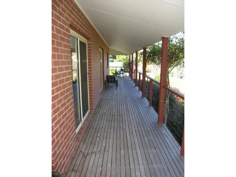 6 Clarkes Road, Wandiligong VIC 3744