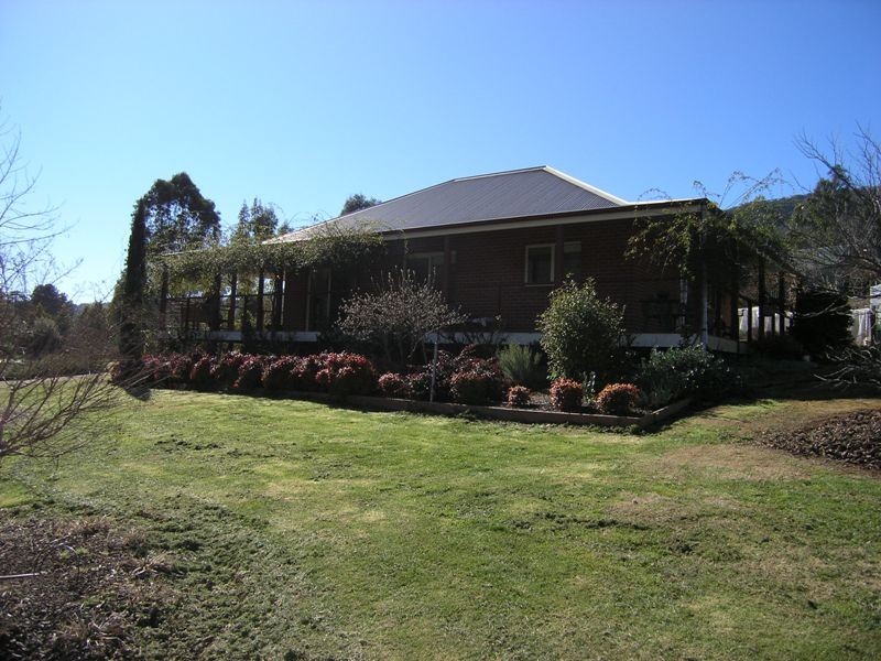 6 Clarkes Road, Wandiligong VIC 3744