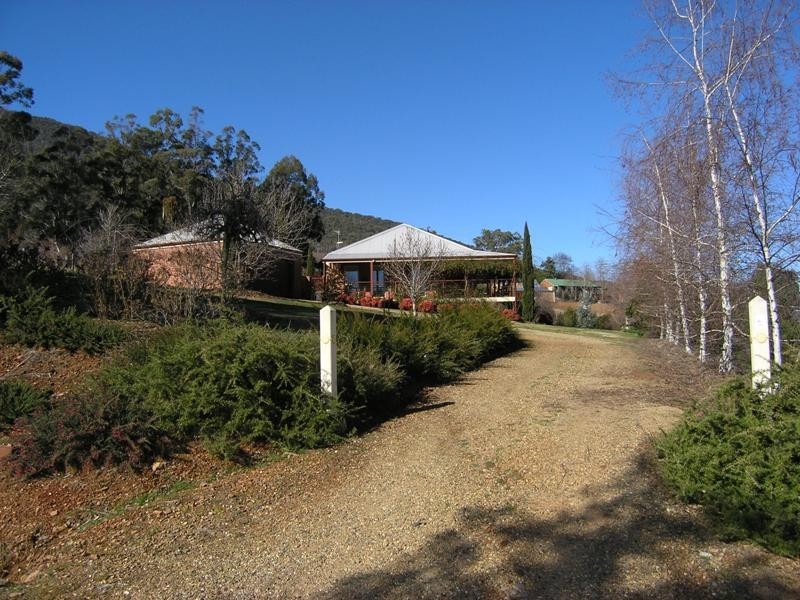 6 Clarkes Road, Wandiligong VIC 3744