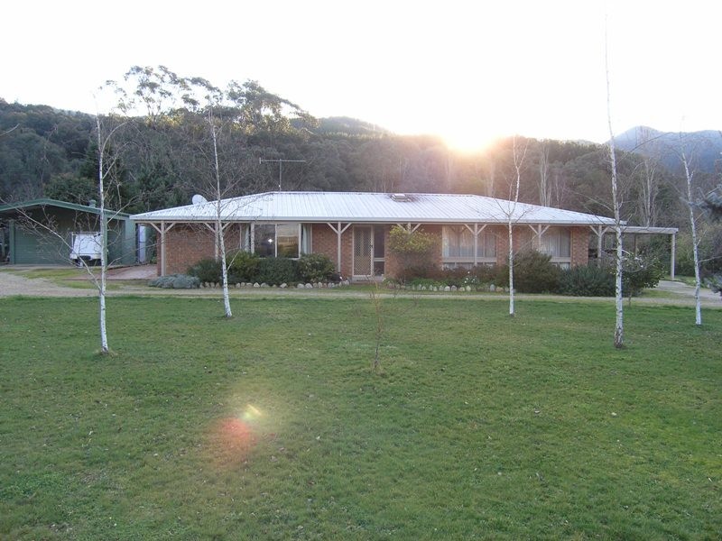 780 Morses Creek Road, Wandiligong VIC 3744