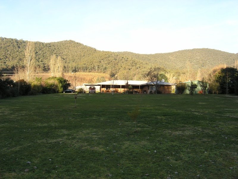 780 Morses Creek Road, Wandiligong VIC 3744