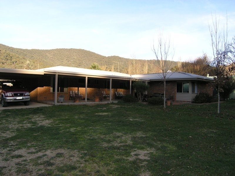 780 Morses Creek Road, Wandiligong VIC 3744