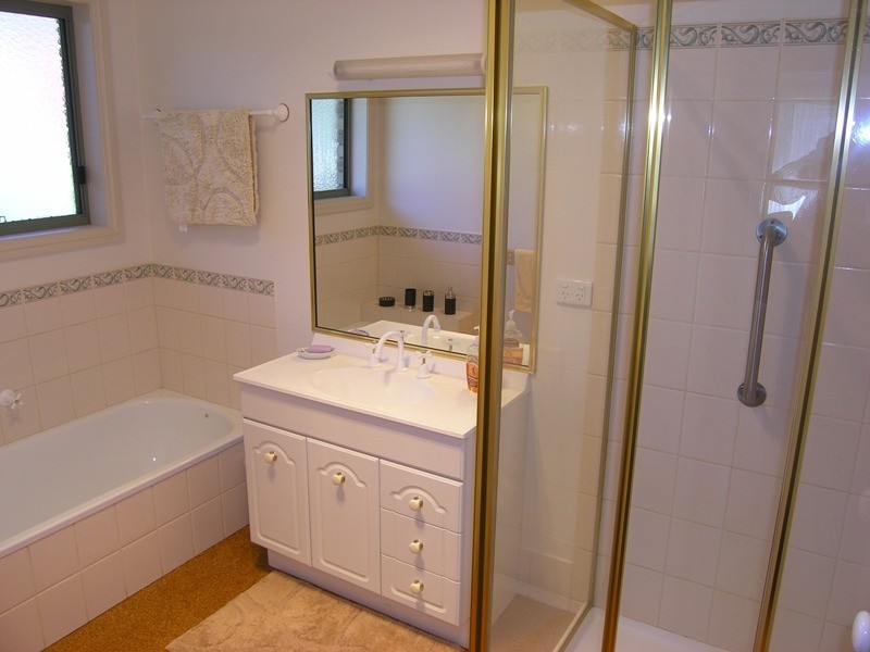 2 Colonial Court, Bright VIC 3741