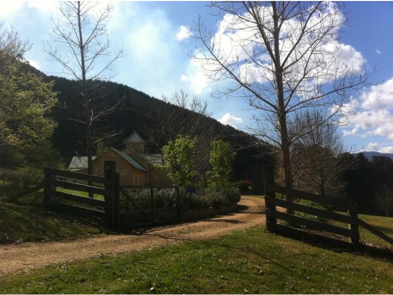 42 White Star Road, Wandiligong VIC 3744