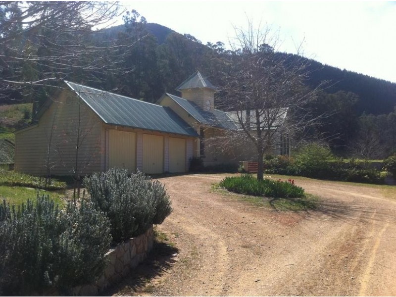 42 White Star Road, Wandiligong VIC 3744