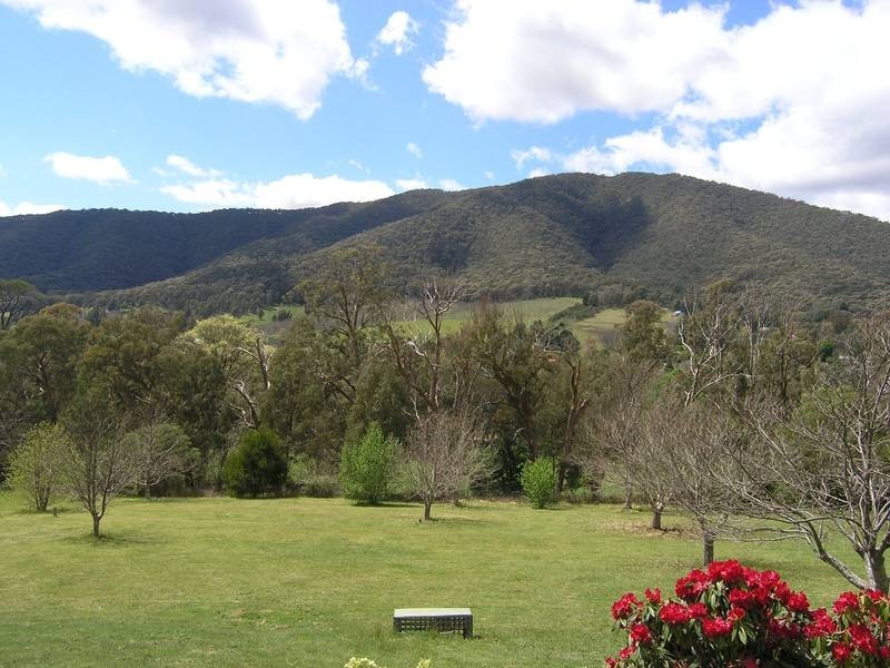 42 White Star Road, Wandiligong VIC 3744