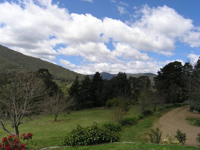 42 White Star Road, Wandiligong VIC 3744