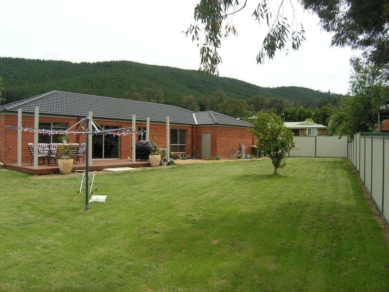 1 Norman Court, Bright VIC 3741