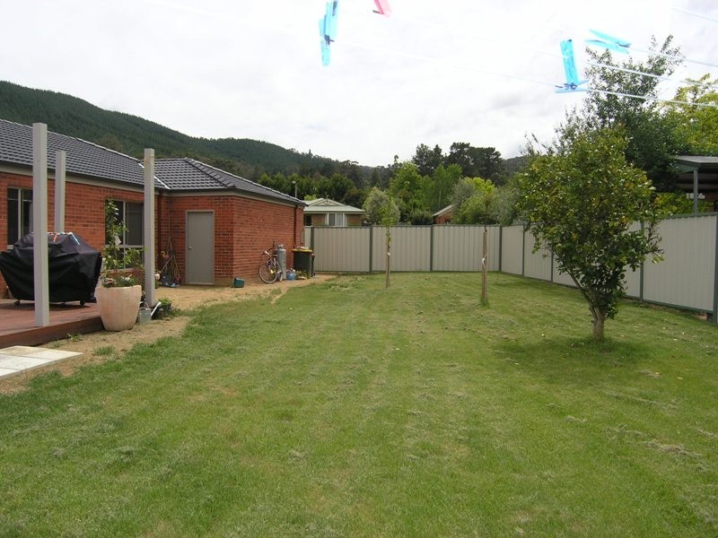 1 Norman Court, Bright VIC 3741