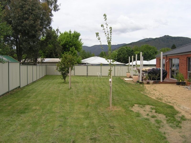 1 Norman Court, Bright VIC 3741