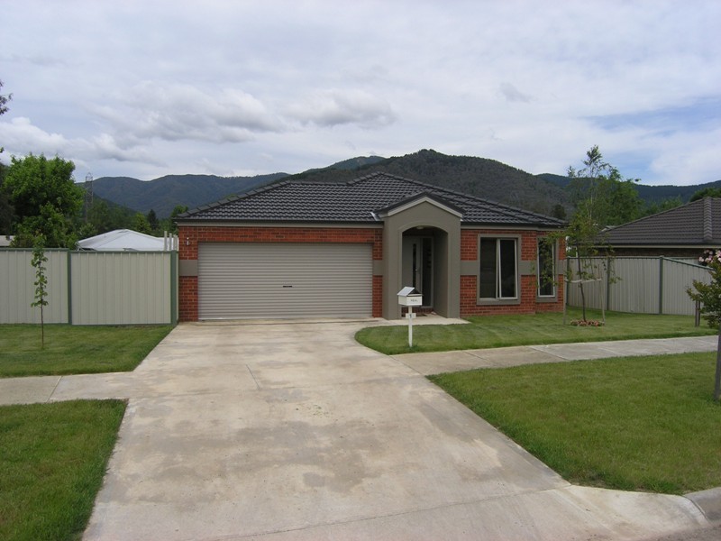 1 Norman Court, Bright VIC 3741