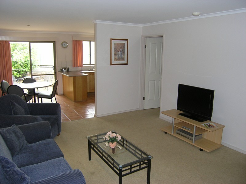 2/94 Delany Avenue, Bright VIC 3741