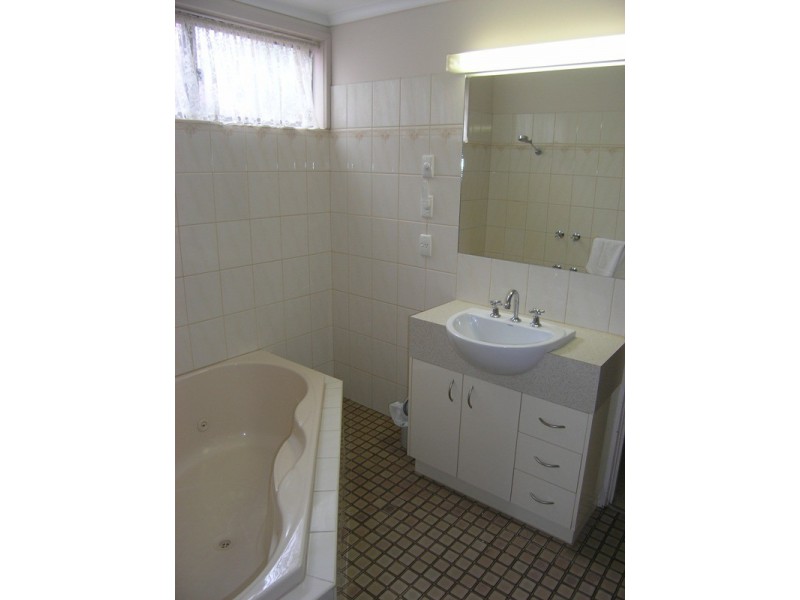 2/94 Delany Avenue, Bright VIC 3741