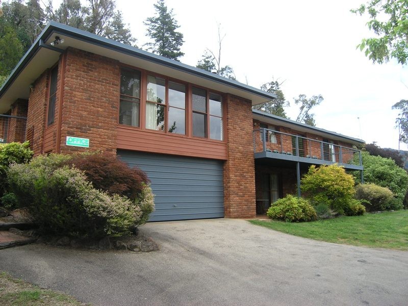 90 Delany Avenue, Bright VIC 3741