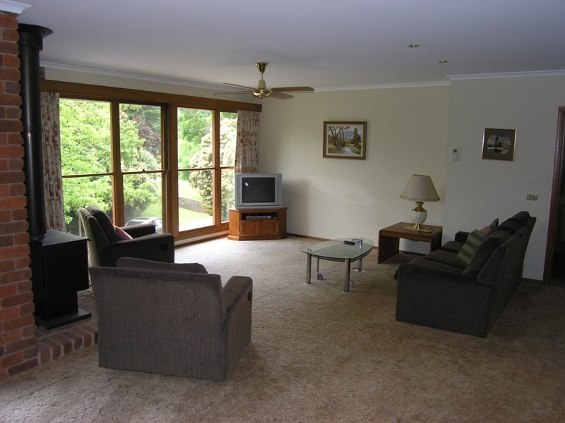 90 Delany Avenue, Bright VIC 3741