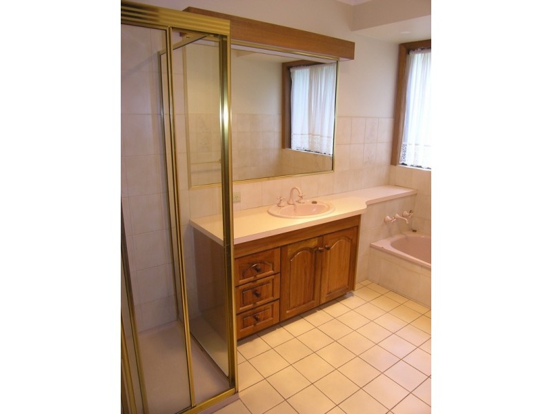 90 Delany Avenue, Bright VIC 3741