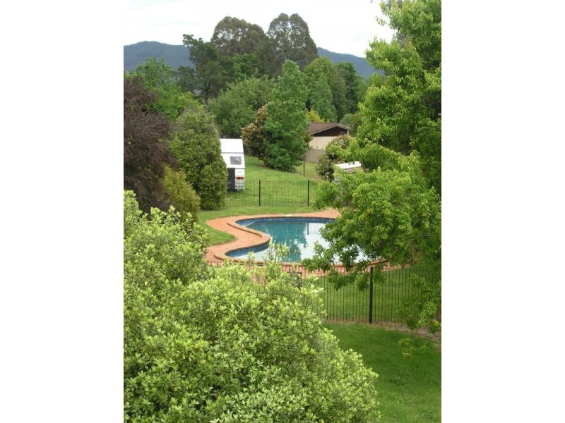 90 Delany Avenue, Bright VIC 3741