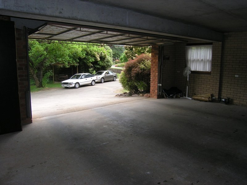 90 Delany Avenue, Bright VIC 3741