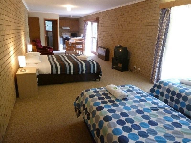 90 Delany Avenue, Bright VIC 3741