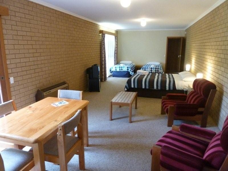 90 Delany Avenue, Bright VIC 3741