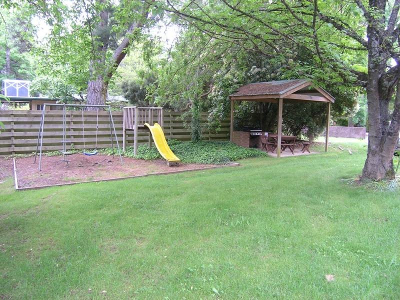 90 Delany Avenue, Bright VIC 3741