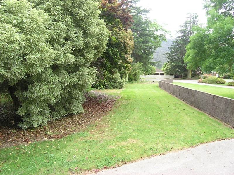 90 Delany Avenue, Bright VIC 3741