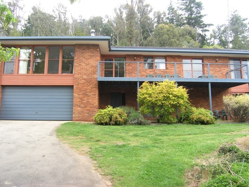 90 Delany Avenue, Bright VIC 3741