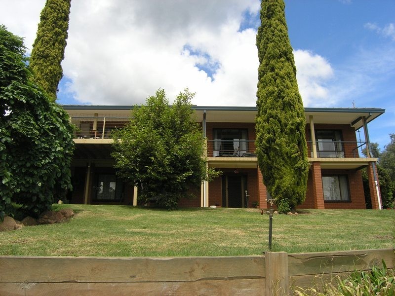 11 Porcellatos Lane, Bright VIC 3741