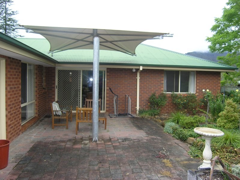 13 Mount Porepunkah Road, Bright VIC 3741