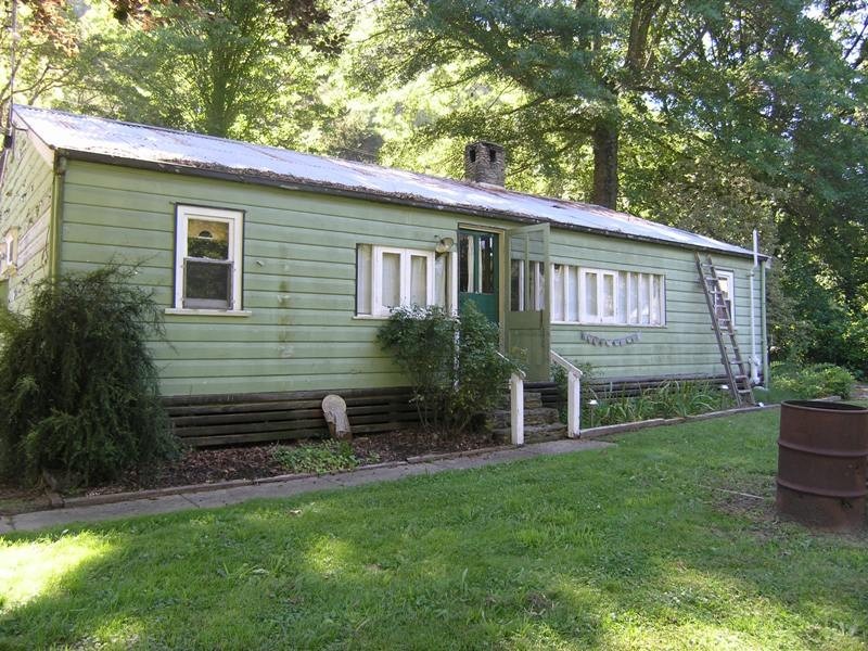 18 Williams Rd, Wandiligong VIC 3744