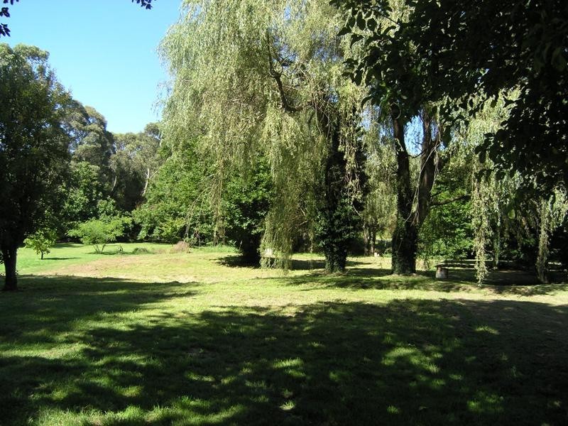 18 Williams Rd, Wandiligong VIC 3744