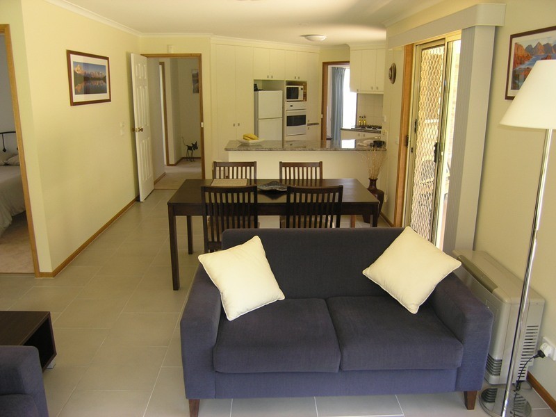 2 Norman Court, Bright VIC 3741