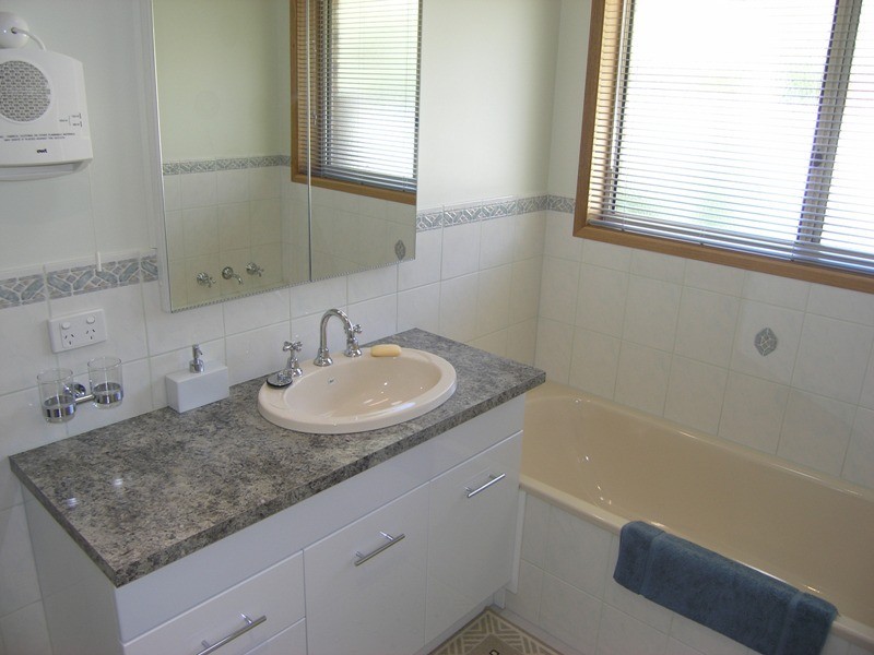 2 Norman Court, Bright VIC 3741