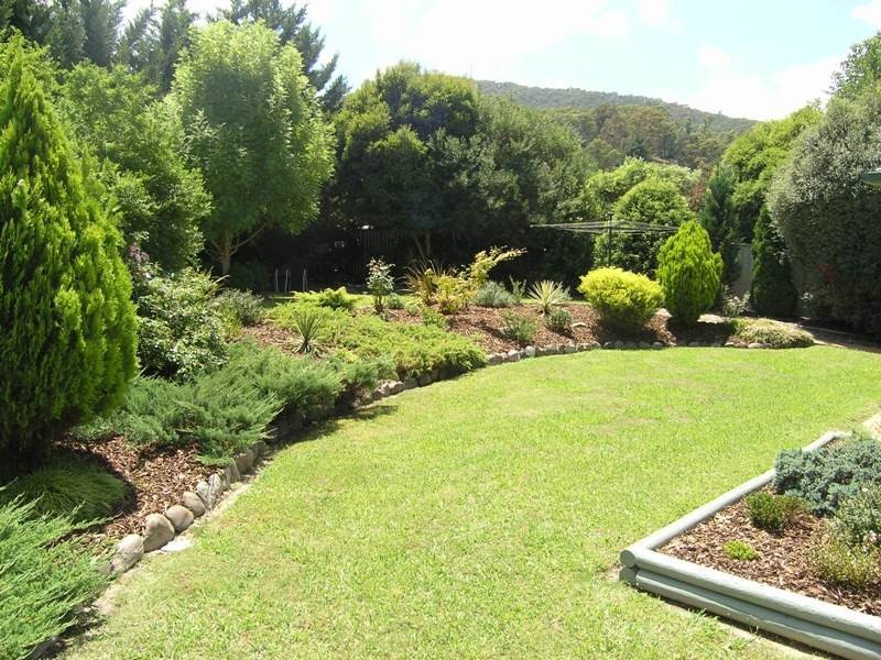 2 Norman Court, Bright VIC 3741