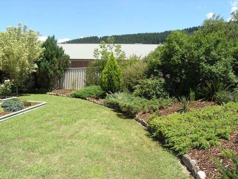 2 Norman Court, Bright VIC 3741