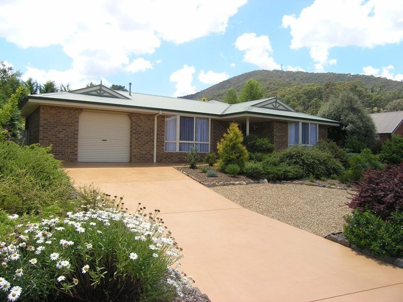 2 Norman Court, Bright VIC 3741