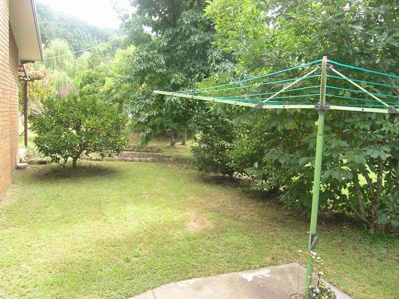 2 Showers Avenue, Bright VIC 3741