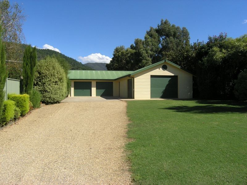 12 Park Street, Bright VIC 3741