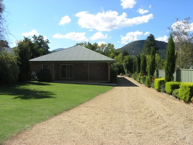 12 Park Street, Bright VIC 3741