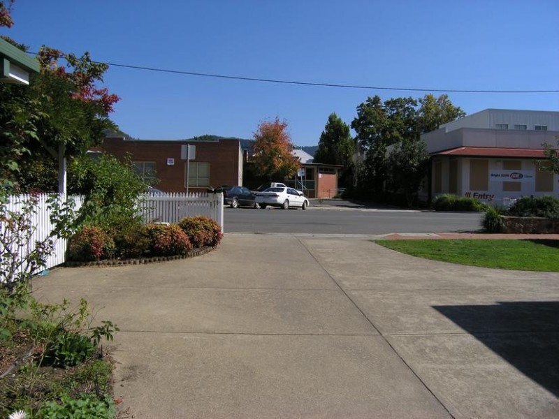 1/8 Wills St, Bright VIC 3741