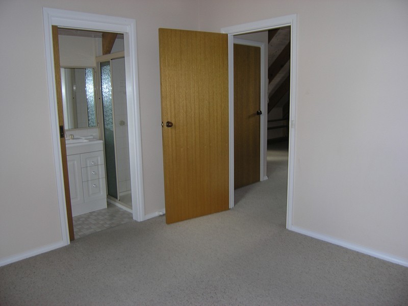 1/8 Wills St, Bright VIC 3741