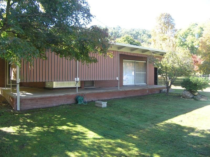 17 Churchill Ave, Bright VIC 3741