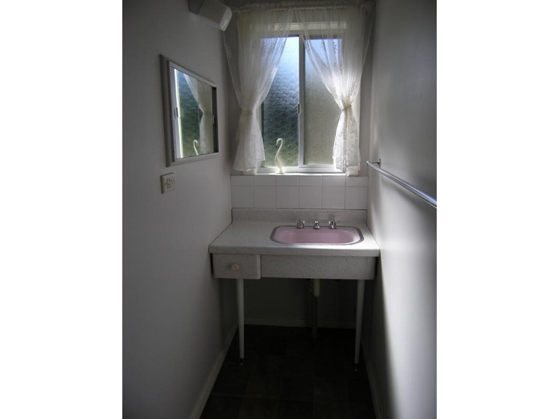 17 Churchill Ave, Bright VIC 3741