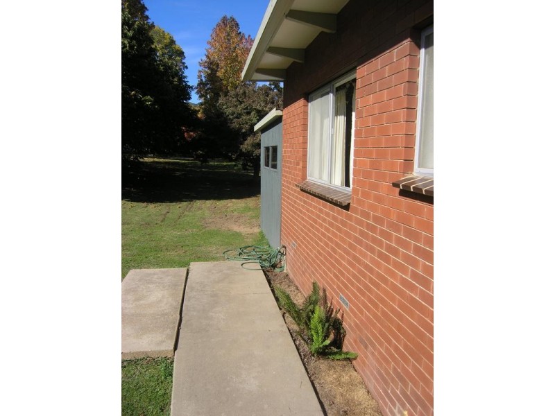 17 Churchill Ave, Bright VIC 3741