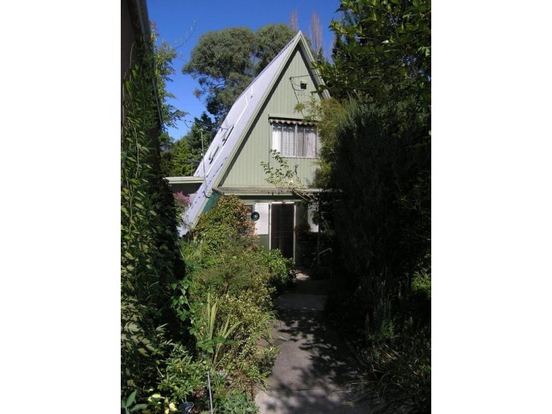 12 Showers Avenue, Bright VIC 3741